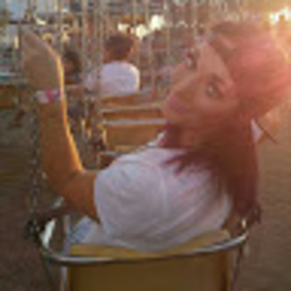 Meet your Posher, Kayla - Picture 1 of 1